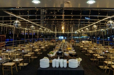 Boat Dinner Dubai - onboard dining