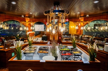 Premium Boat Dinner Dubai 4