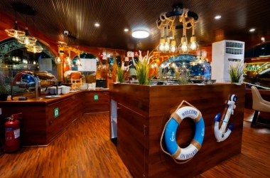 Premium Boat Dinner Dubai 5
